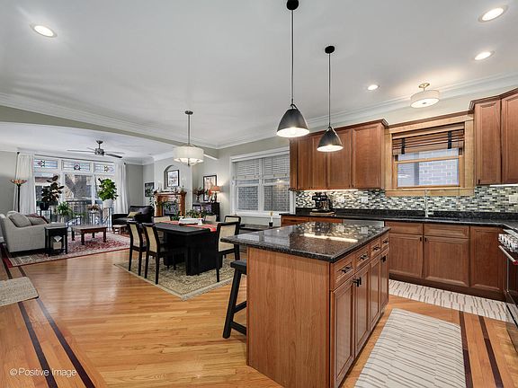 2nd image of 4933 N Winthrop Ave #1N
