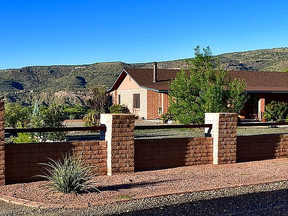 Circle drive, room for an RV