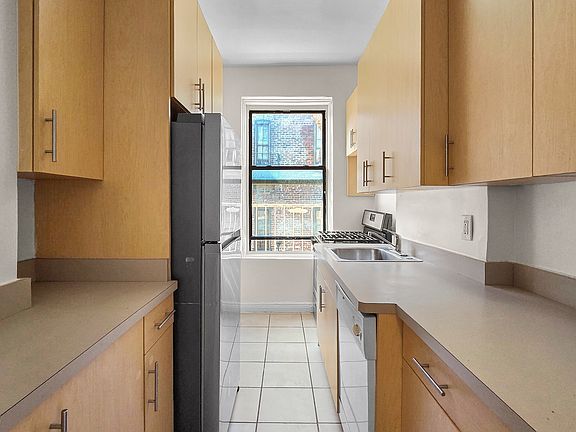 4th image of 3 Pinehurst Ave Unit 5I