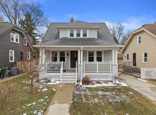 2005 E Beverly Rd, Shorewood, WI 53211