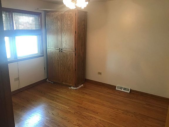 5th image of 5921 W 99th St