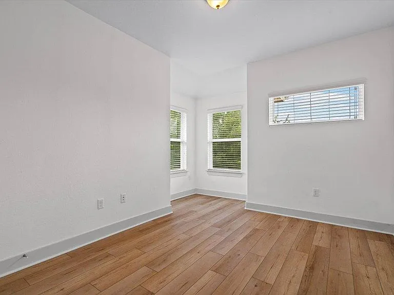 5915 Swayden Ln — Photo 15