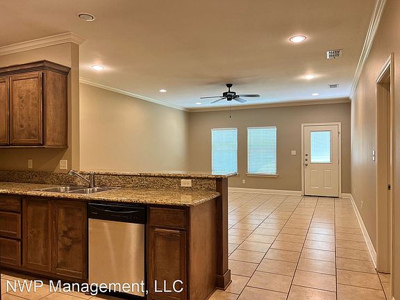 4th image of 9210 Shadow Oak Dr