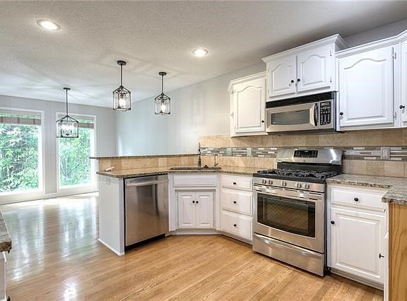 4th image of 15465 NW 127th St
