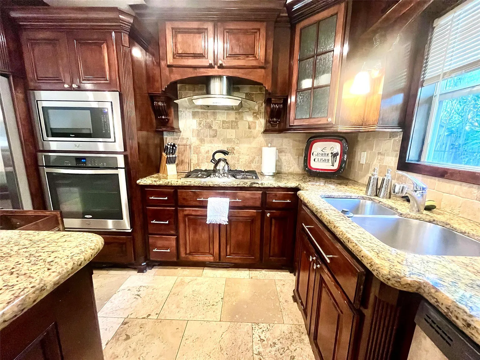 3 bed, 2.0 bath, 1112 sqft, $2,500 — Photo 4