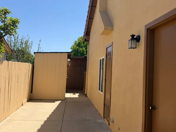 1010 W Robert Ln #1, Santa Maria, CA 93458