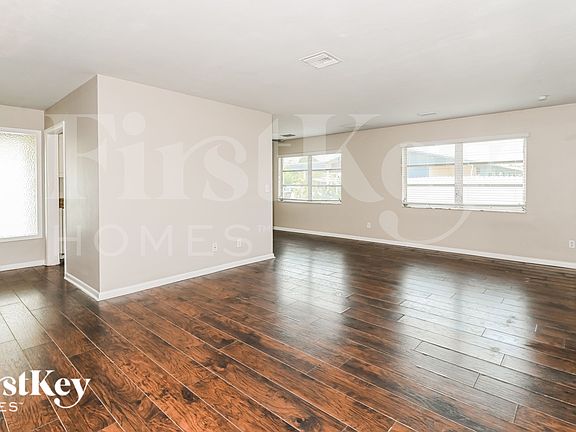 4th image of 510 NE 14th Ave