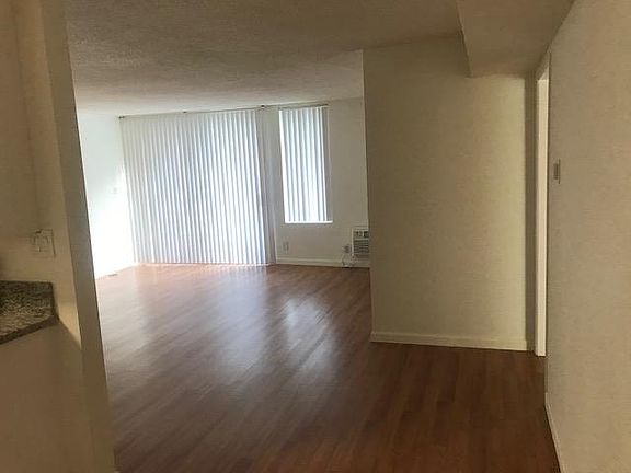 3rd image of 141 N Kenwood St APT 10