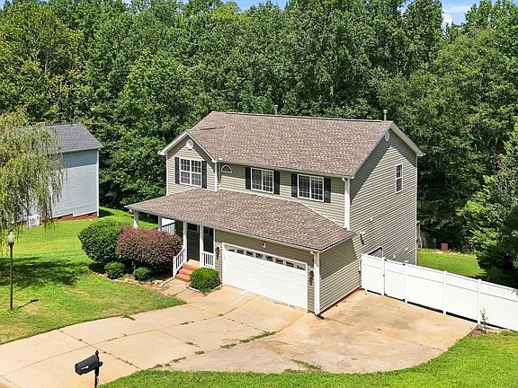 2nd image of 719 Timberwood Rdg