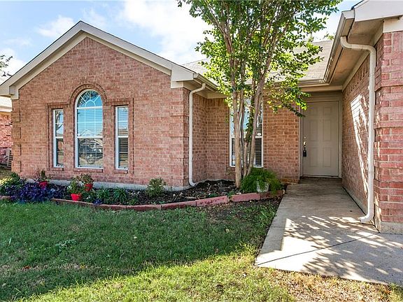 5th image of 445 Cambridge Dr