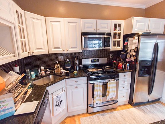 5th image of 294 Mount Auburn St #1