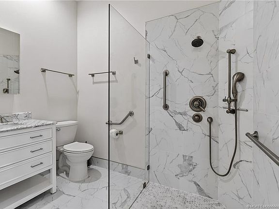 5th image of 8521 SE Palm Hammock Ln