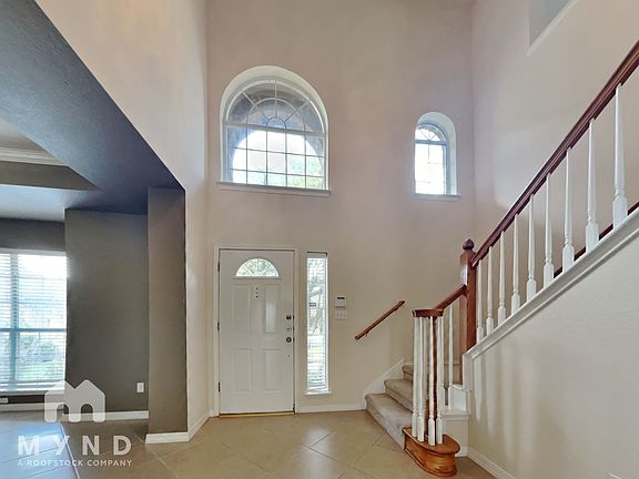 5th image of 902 Brighton Bend Ln