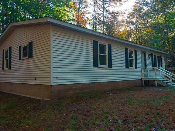 3rd image of 5 Oakwood Dr