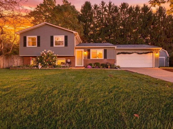 10268 Ashton St, Pinckney, MI 48169