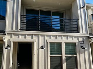 10923 N Blackberry Dr, Fresno, CA 93730