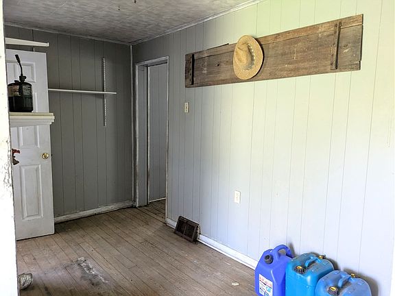 5th image of 723 Broadford Rd