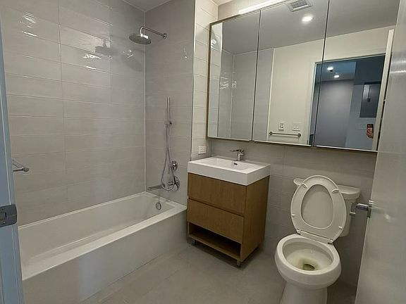 4th image of 131-02B 40th Rd Unit 16V