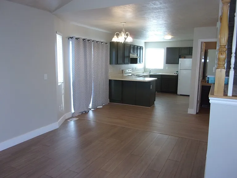 1863 Twilight Ln — Photo 7