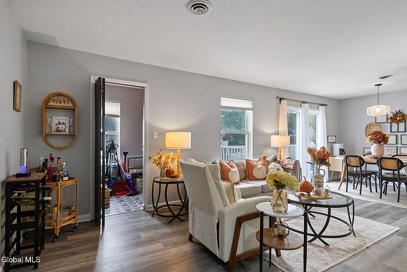 4th image of 1606 Cambridge Manor Drive