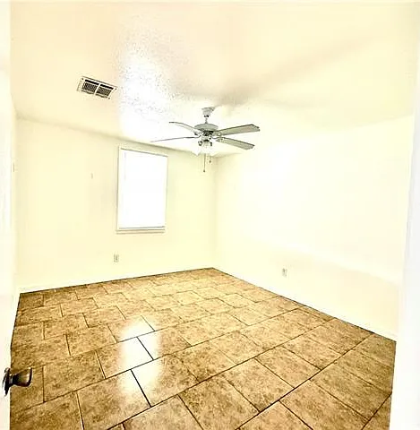 1010 Lesan Dr — Photo 8