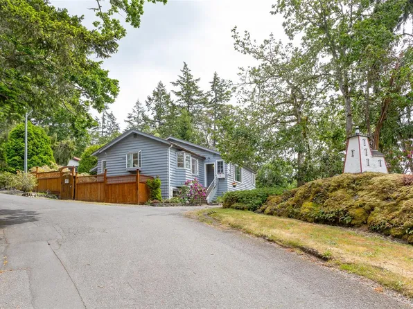 6755 Wallace Dr #2, Central Saanich, BC V8M 1A2