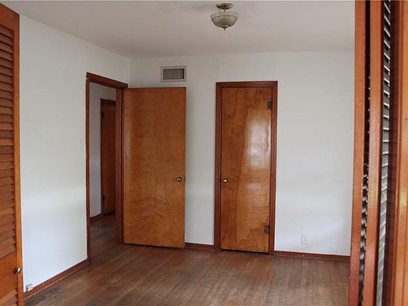 5th image of 1309 Barnes Dr