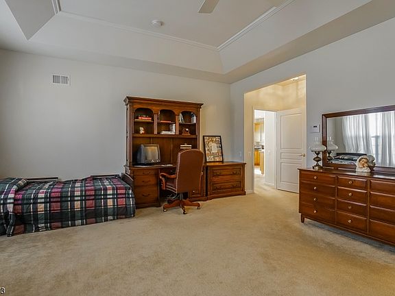 5th image of 141 Stone Manor Dr