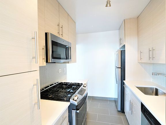 5th image of 444 E 82nd St APT 20C