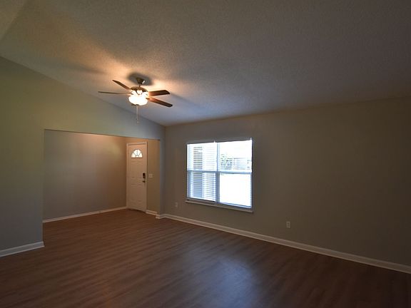 3rd image of 1134 Outlook Dr