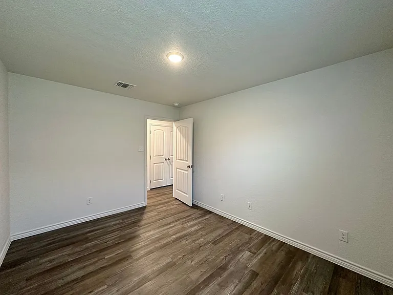 121 Dolphin Dr — Photo 18