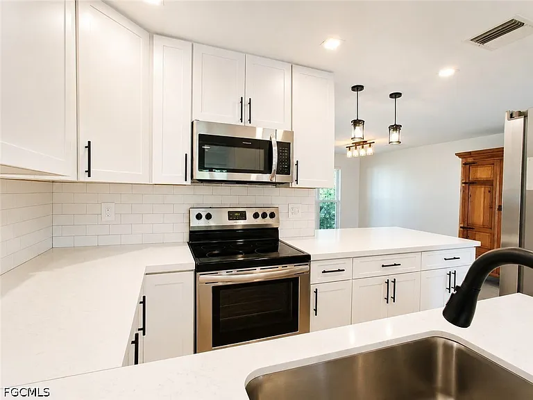 4021 SE 3rd Ave — Photo 8