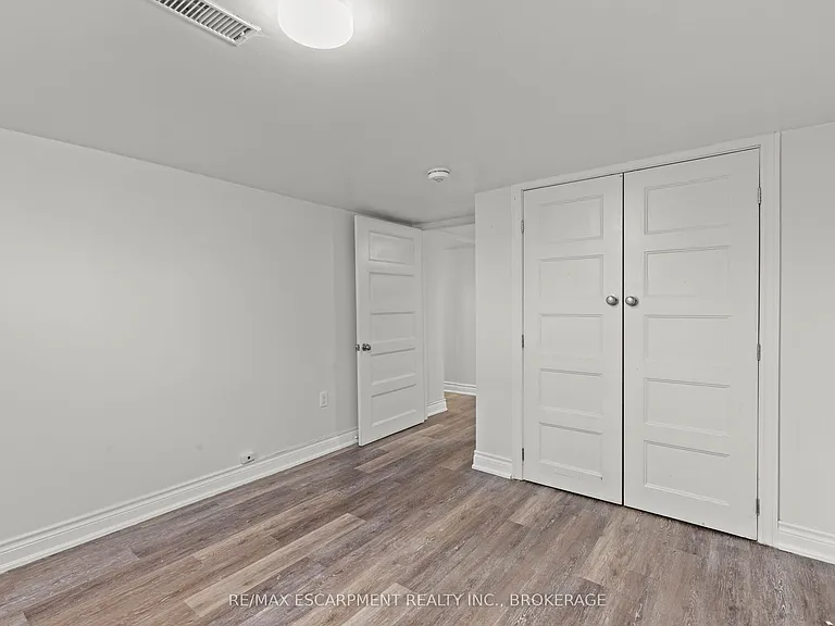 14 Westmount Ave #LOWER — Photo 14