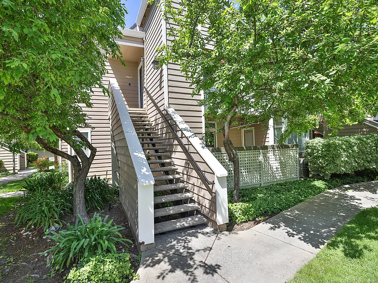 5924 Bridgeport Lake Way — Photo 1