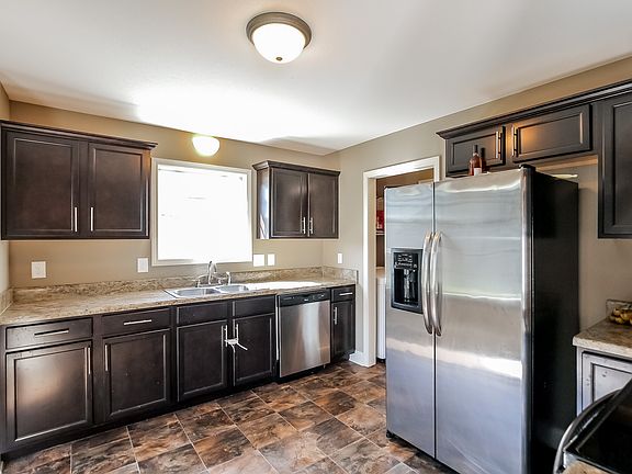 3rd image of 583 Kicker Ct
