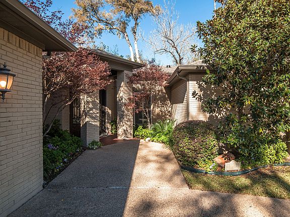 3rd image of 6140 Plum Valley Pl