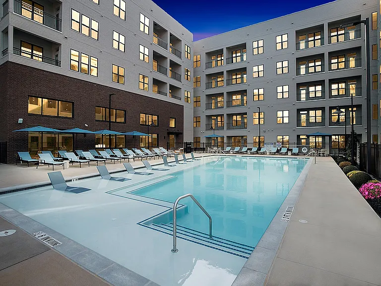 Swimming pool at AMLI Brookhaven