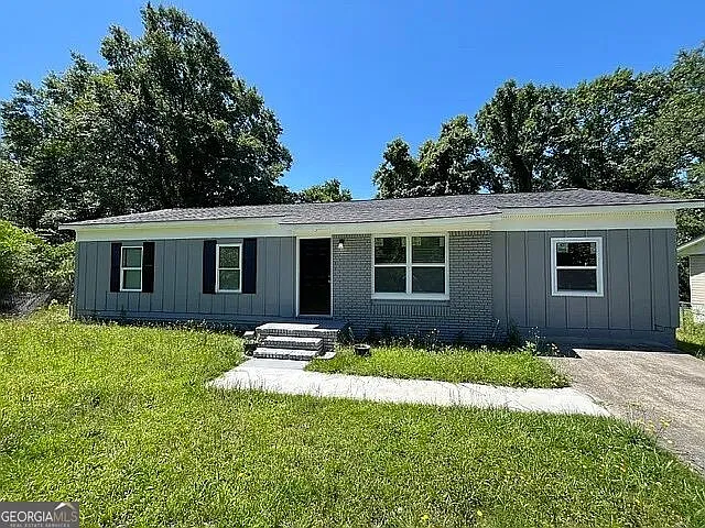 2844 Shamrock Ln — Photo 1