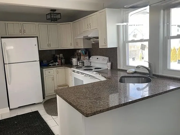 1168 N Main St — Photo 1