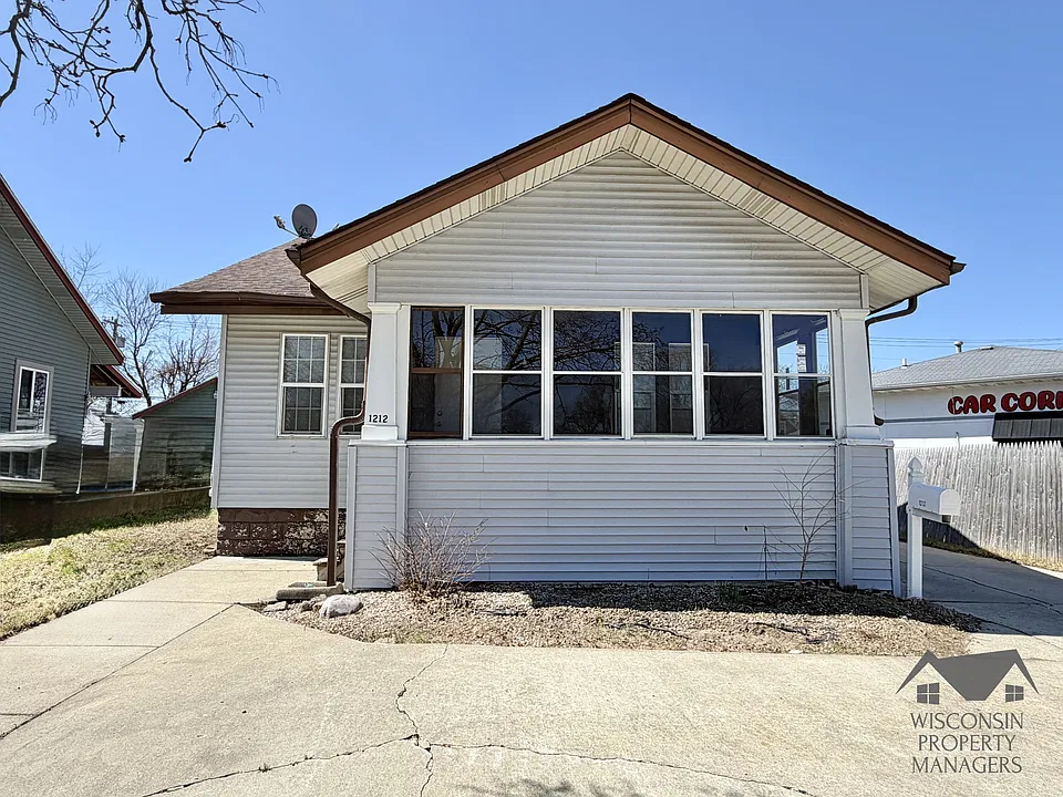 1212 Center Ave