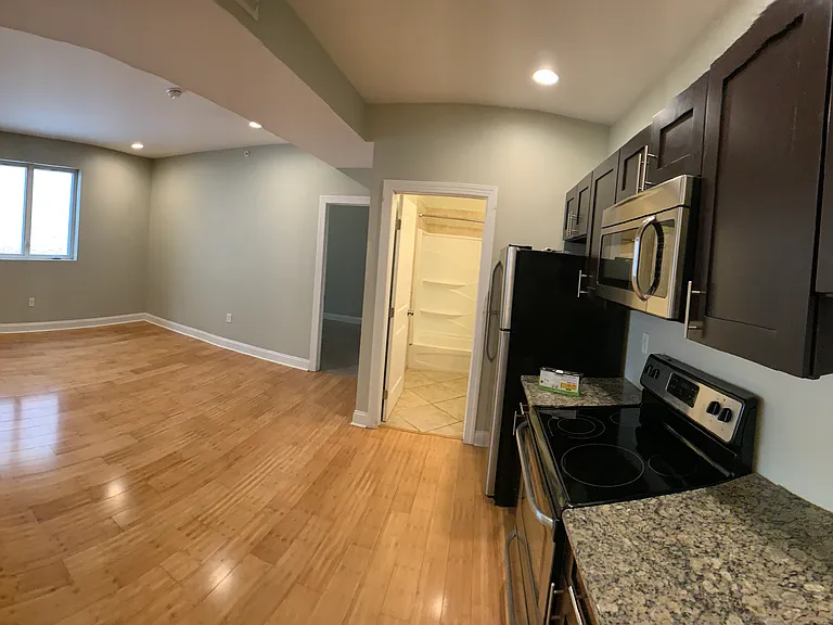 331 N 40th St #2B — Photo 13