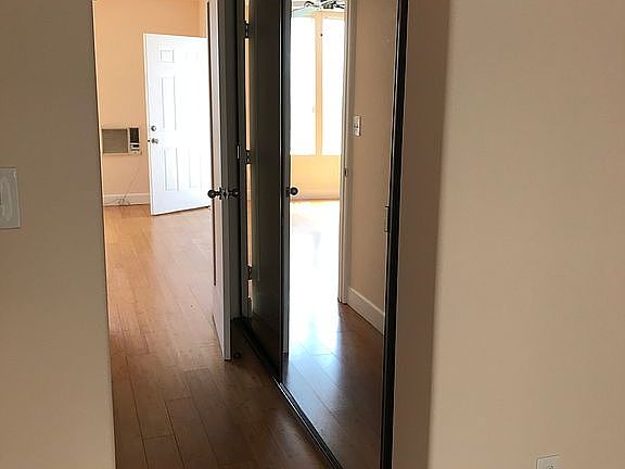 5th image of 1010 N Wilton Pl APT 1