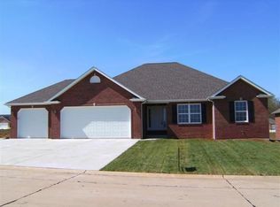 217 Crosswinds Ct, Waterloo, IL 62298