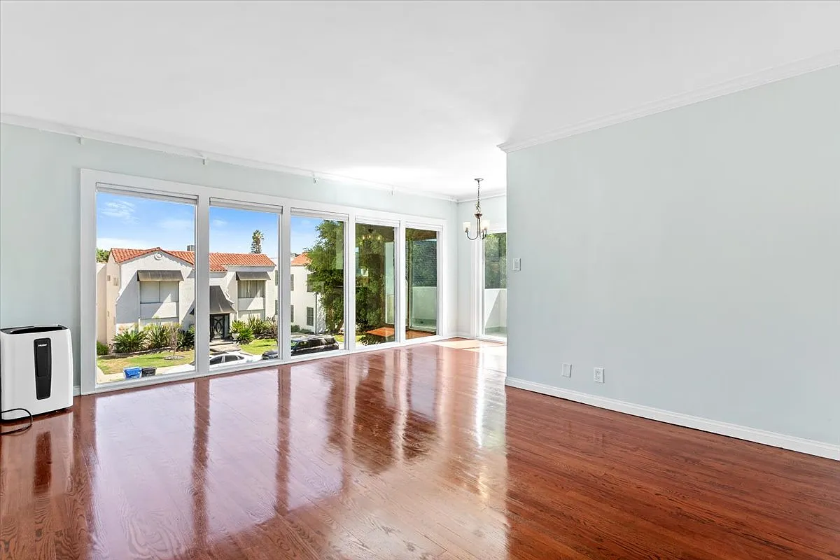 2 bed, 1.5 bath, 877 sqft, $2,800 — Photo 2