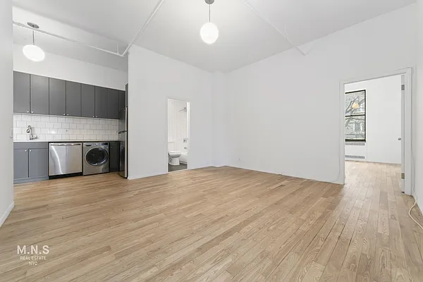 Rented by MNS | media 8