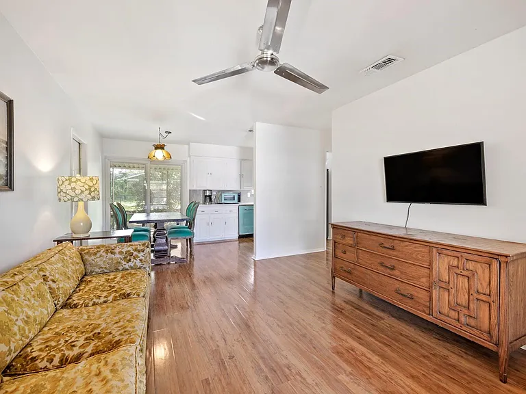 2202 Towbridge Cir — Photo 5