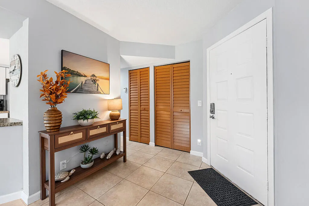 2 bed, 2.0 bath, 1183 sqft, $6,500 — Photo 3