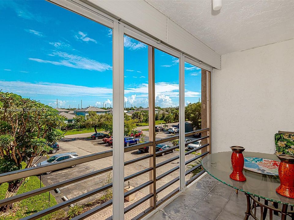 1st image of 2850 Somerset Dr APT 318L