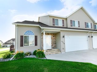 4710 Ridgewood Ln, Grand Forks, ND 58201