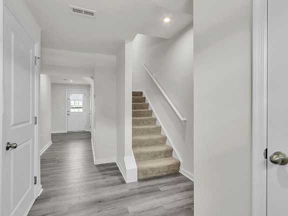3rd image of 202 Bearmont Trl